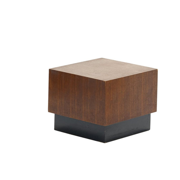 Pair of midcentury modern square walnut side tables with black plinth base, in the style of Milo Baughman
