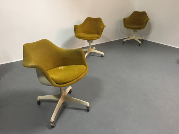 Set of 4, Eero Saarinen for Knoll swivel arm chairs